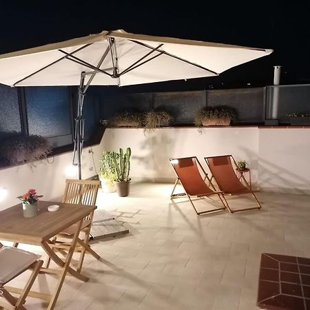 Terrazzo 44 Apartment Napoli Bagian luar foto