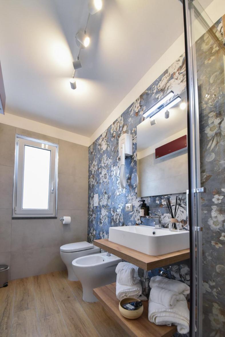 Terrazzo 44 Apartment Napoli Bagian luar foto